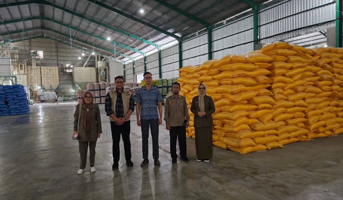 Satgas pangan Polri kala menyelidiki penyebab menurunnya stok beras di Sulawesi Selatan.
