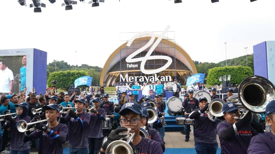 Nawala Marching Band PosIND tampil pada perayaan Hari Ulang Tahun ke-26 BUMN