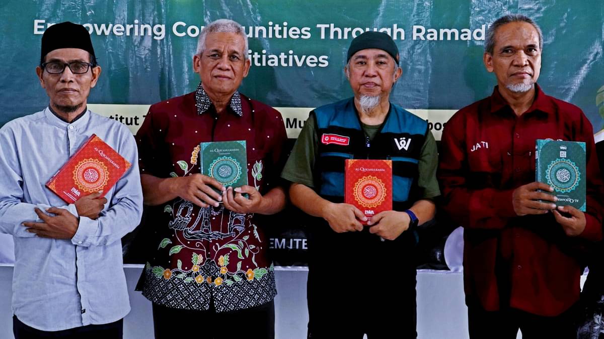 Acara seremonial penerimaan Al-Qur'an wakaf.