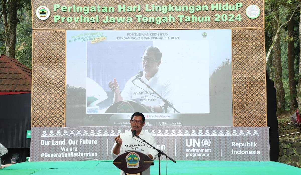 Pj Gubernur Jateng Nana Sudjana saat menghadiri peringatan Hari Lingkungan Hidup Sedunia tingkat Provinsi Jawa Tengah
