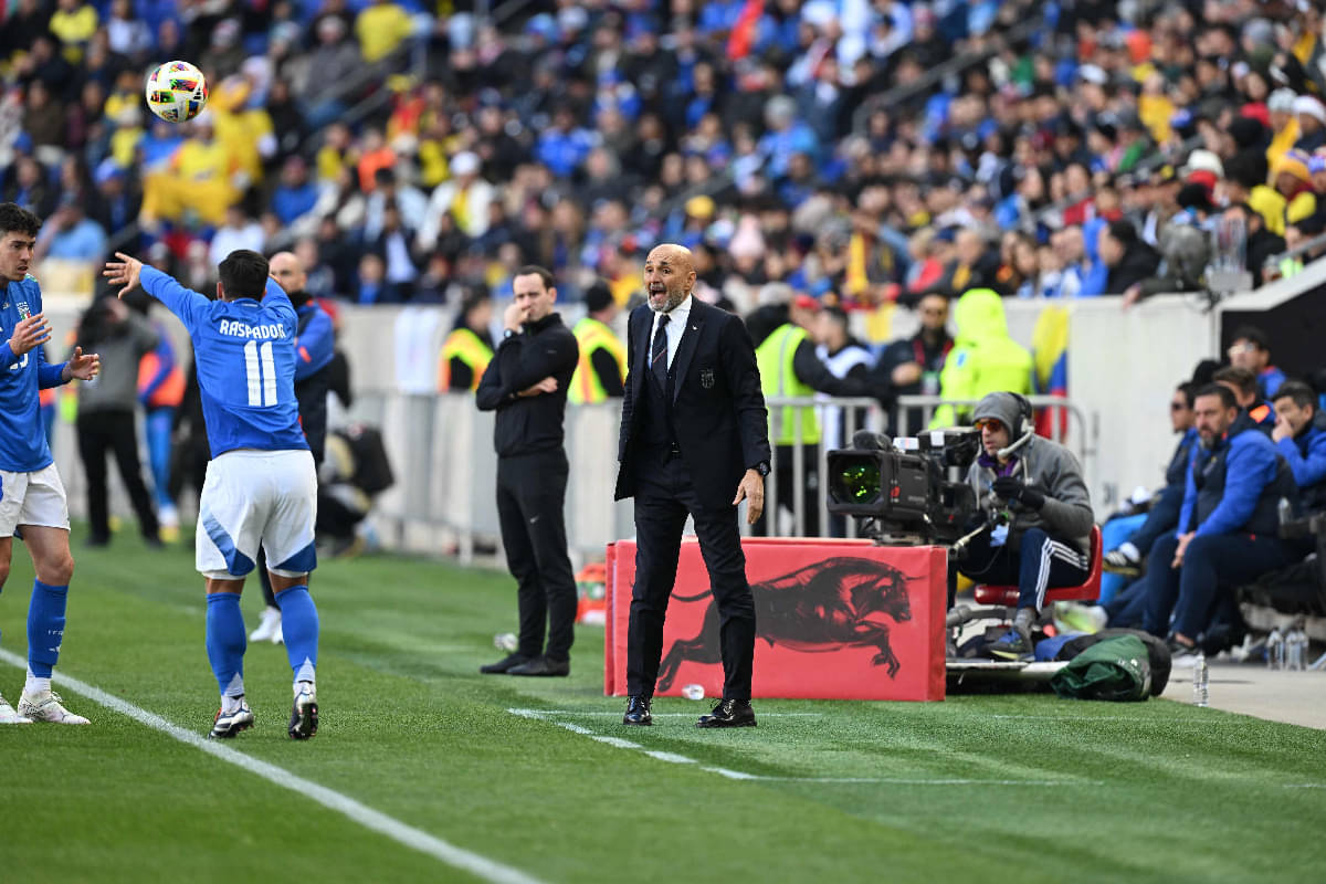 Reaksi pemimpin Italia Luciano Spalletti selama pertandingan persahabatan internasional antara Ekuador dan Italia di Red Bull Arena
