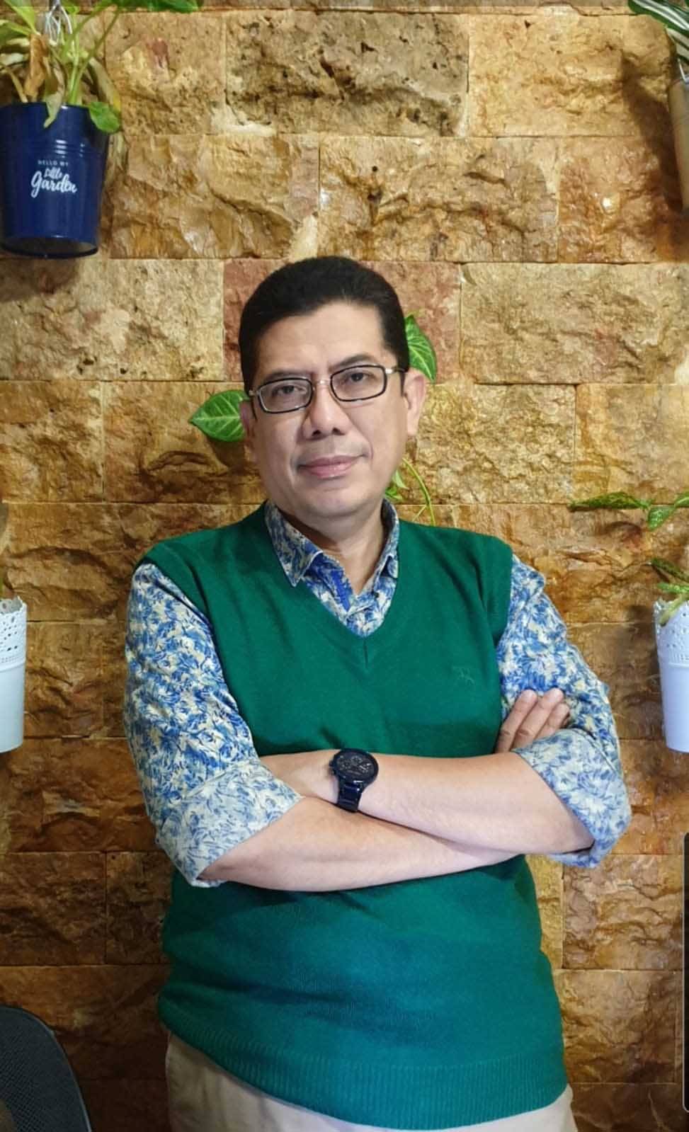Iqbal Mochtar, Pengurus PB IDI, PP IAKMI dan Ketua Perhimpunan Dokter Indonesia di Timur Tengah