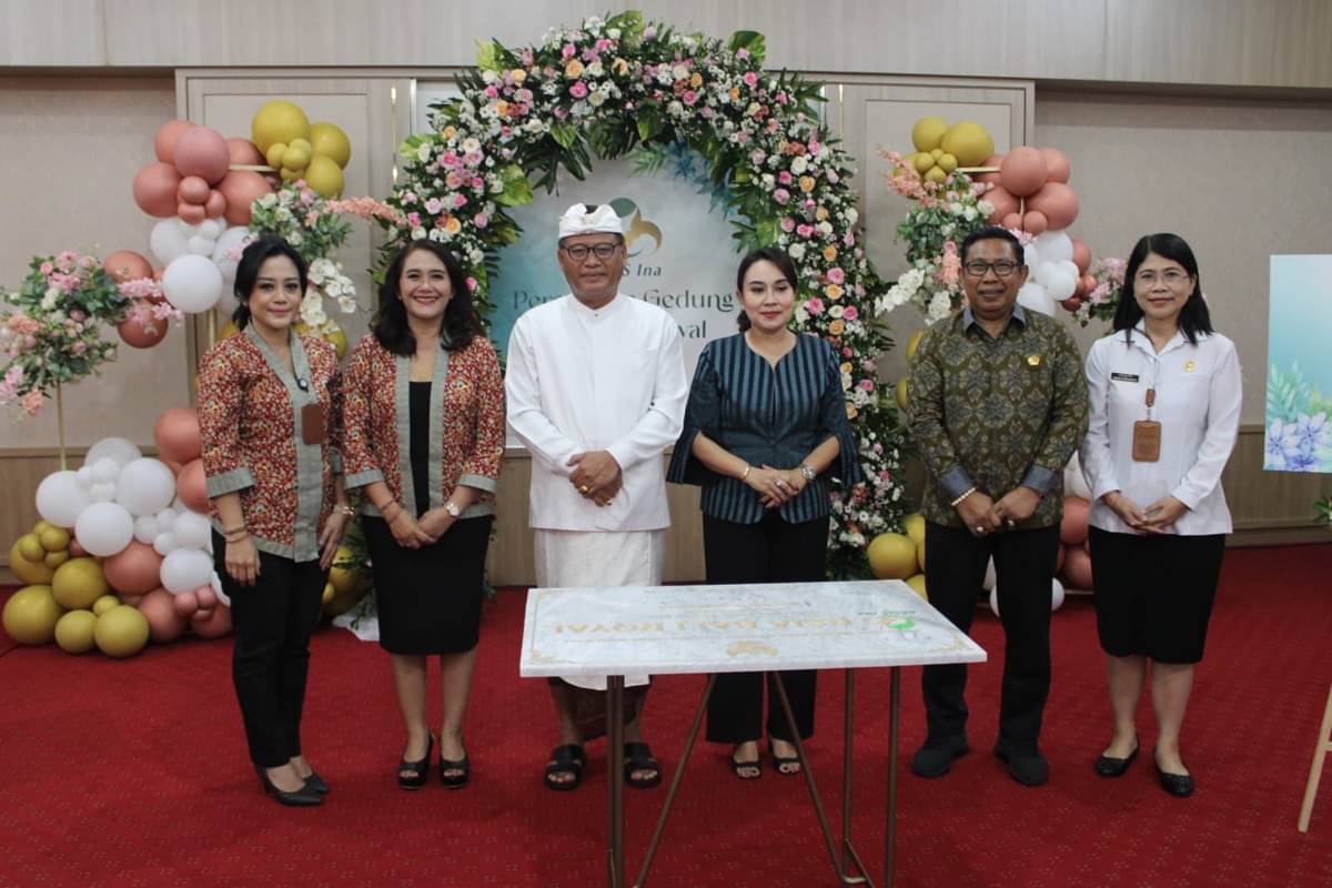 Peresmian Gedung Rumah Sakit Ibu dan Anak Bali Royal di Denpasar, Rabu (19/6).