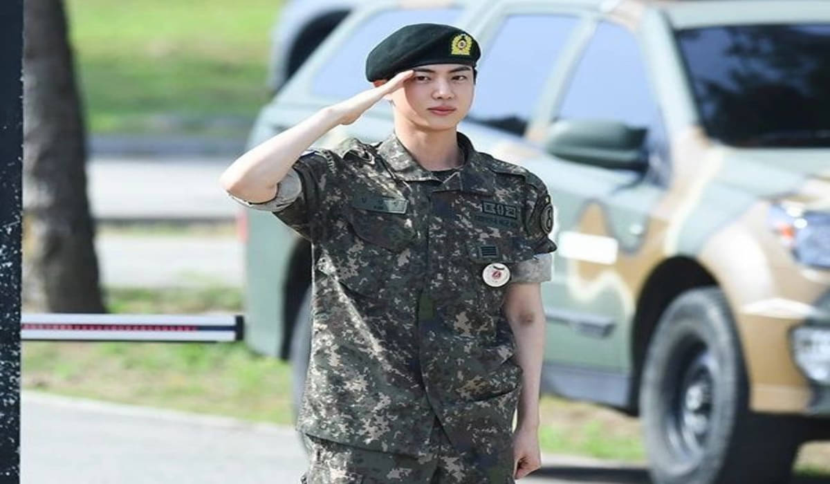 Kim Seok Jin resmi menyelesaikan tugas wajib militer, Rabu 12 Juni 2024