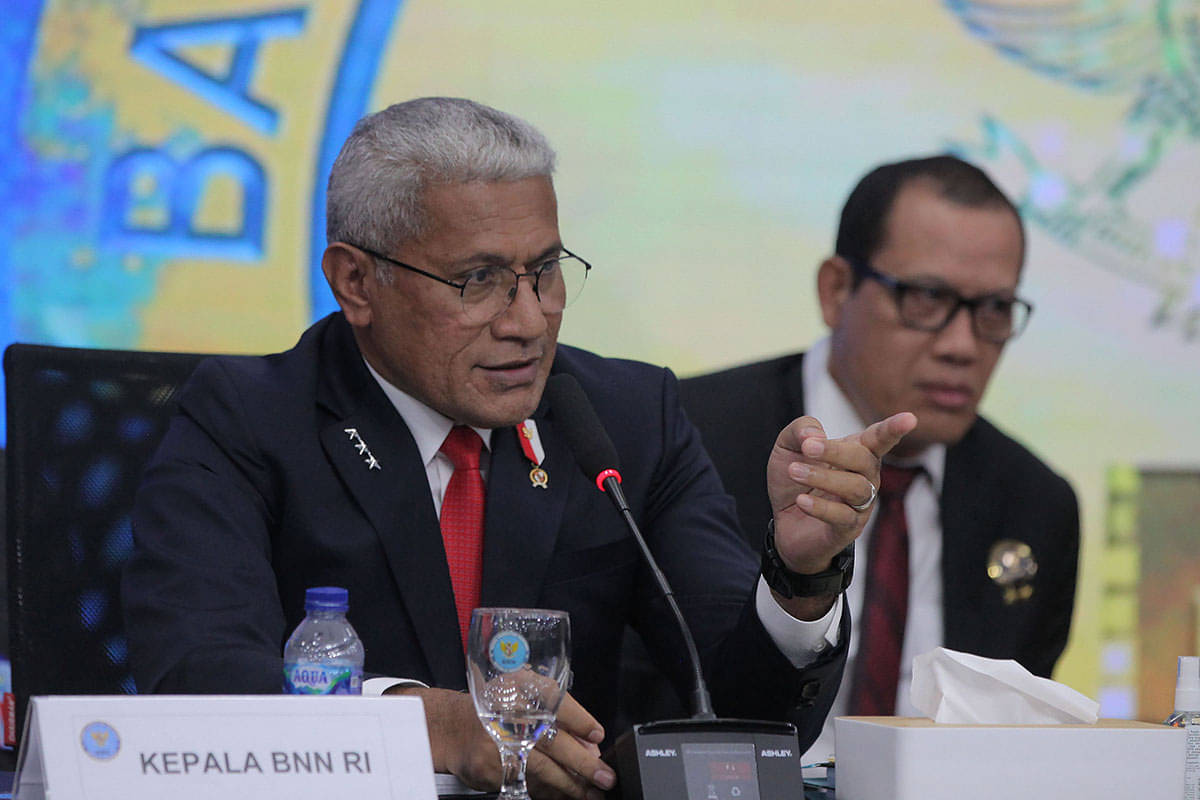 Kepala BNN Komjen Marthinus Hukom (kiri).