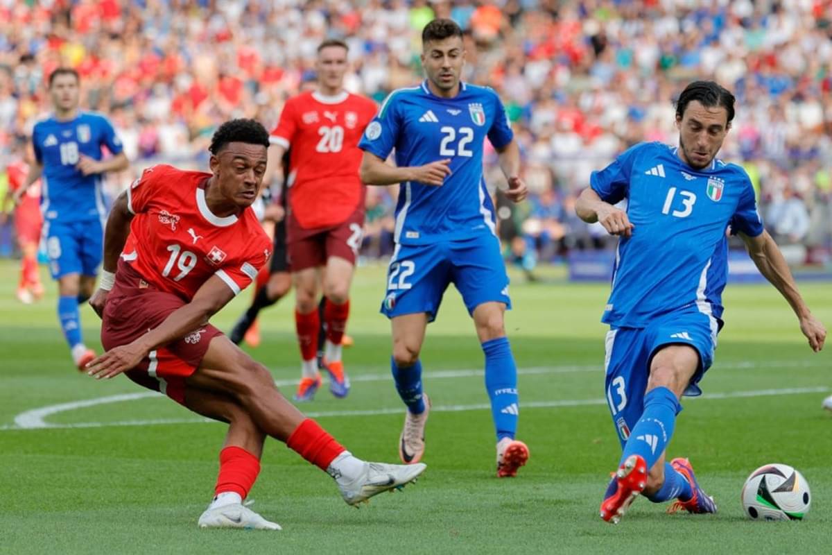 Swiss melaju ke perempat final dengan kemenangan mudah atas Italia yang tampil buruk di Berlin. 