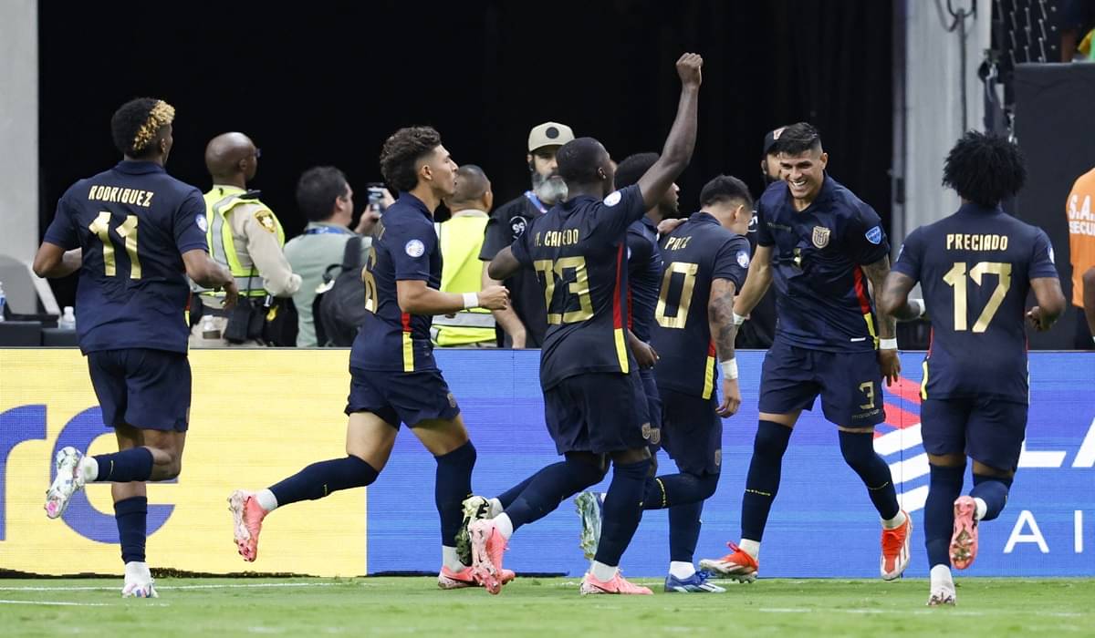 Para pemain Ekuador melakukan selebrasi usai mencetak gol ke gawang Jamaika di laga Copa America