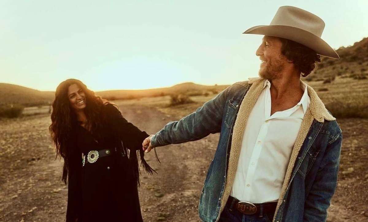 Matthew McConaughey dan istrinya Camila Alves McConaughey merayakan 12 tahun pernikahan mereka dengan momen intim bersama. 