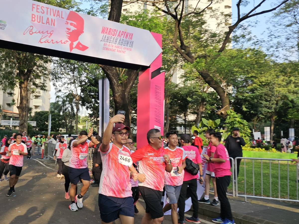 Berlangsung meriah, Hasto Kristyanto dan Ganjar Pranowo turut ramaikan ajang Soekarno Run 