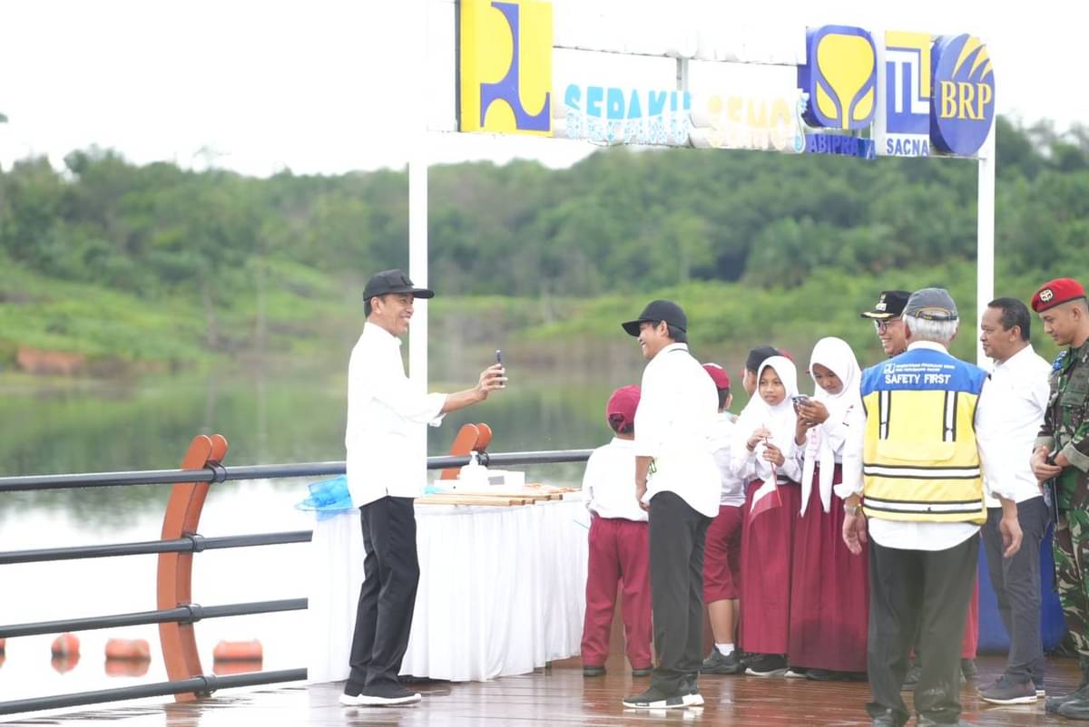 Presden Joko Widodo meresmikan Bendungan Sepaku Semoi
