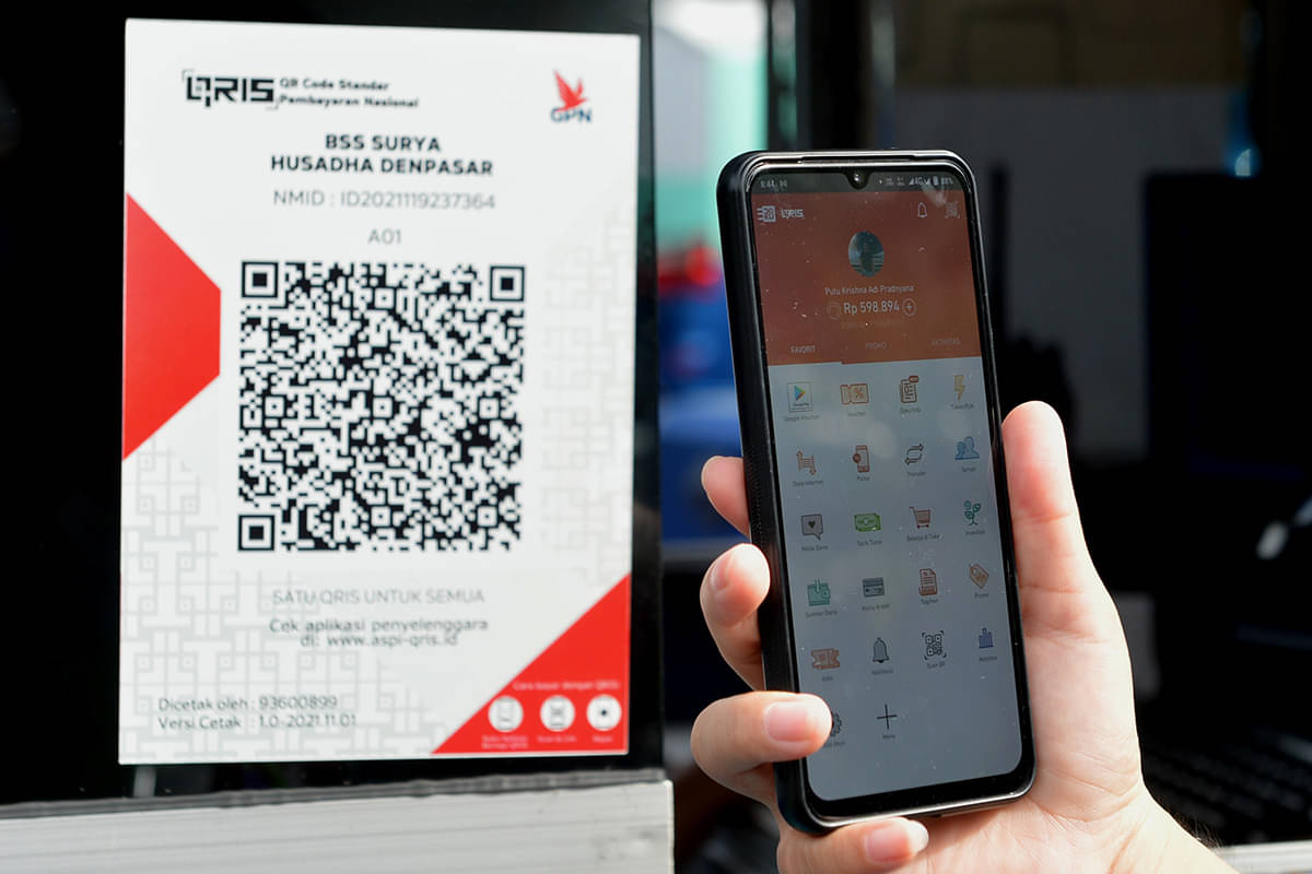 Ilustrasi bayar parkir dengan QRIS.