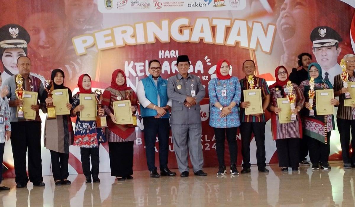 Wakil Bupati Yoga Hardaya bersama Kepala Dissos P3APPKB Puspo Enggar Hastuti dan Kepala UNICEF Wilayah Jawa Tubagus Arie Rukmantara.