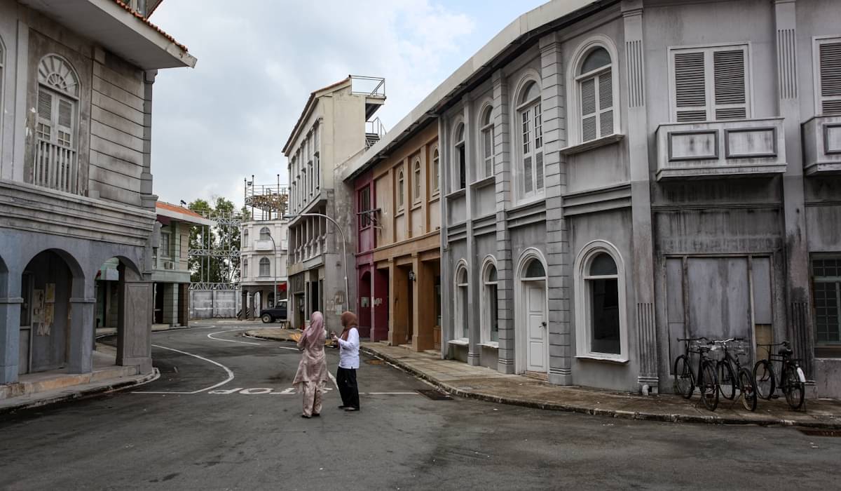 Pengunjung berada di area properti Kinema Infinite Studio di Kawasan Ekonomi Khusus (KEK) Nongsa Digital Park (NDP) Batam 