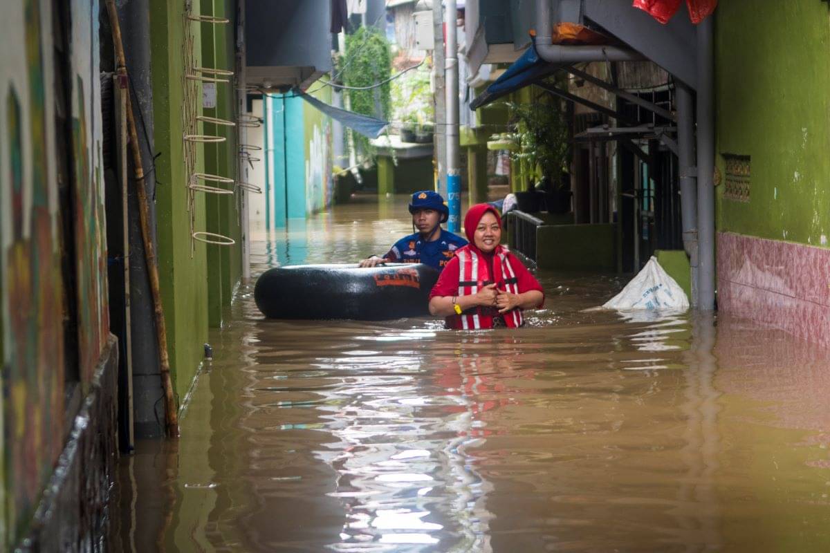 Banjir melanda permukiman warga.