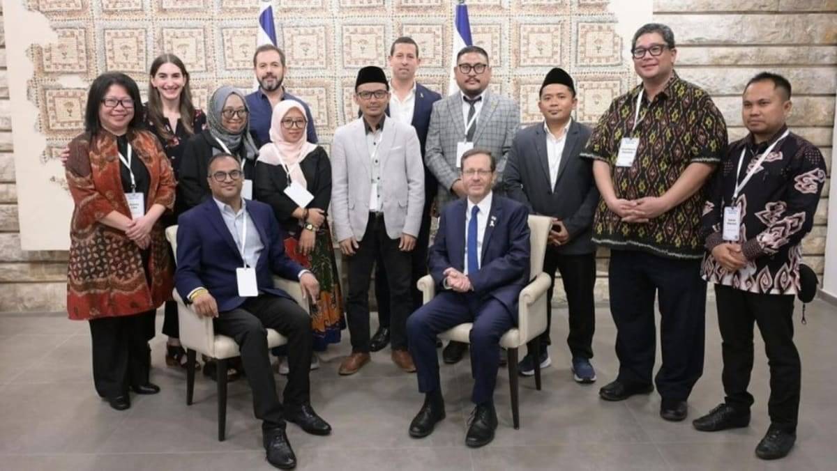 Berry Nahdian Furqon, akademisi Universitas NU Kalsel mendorong PBNU untuk memanggil para aktivis tersebut dan memberikan sanksi keras
