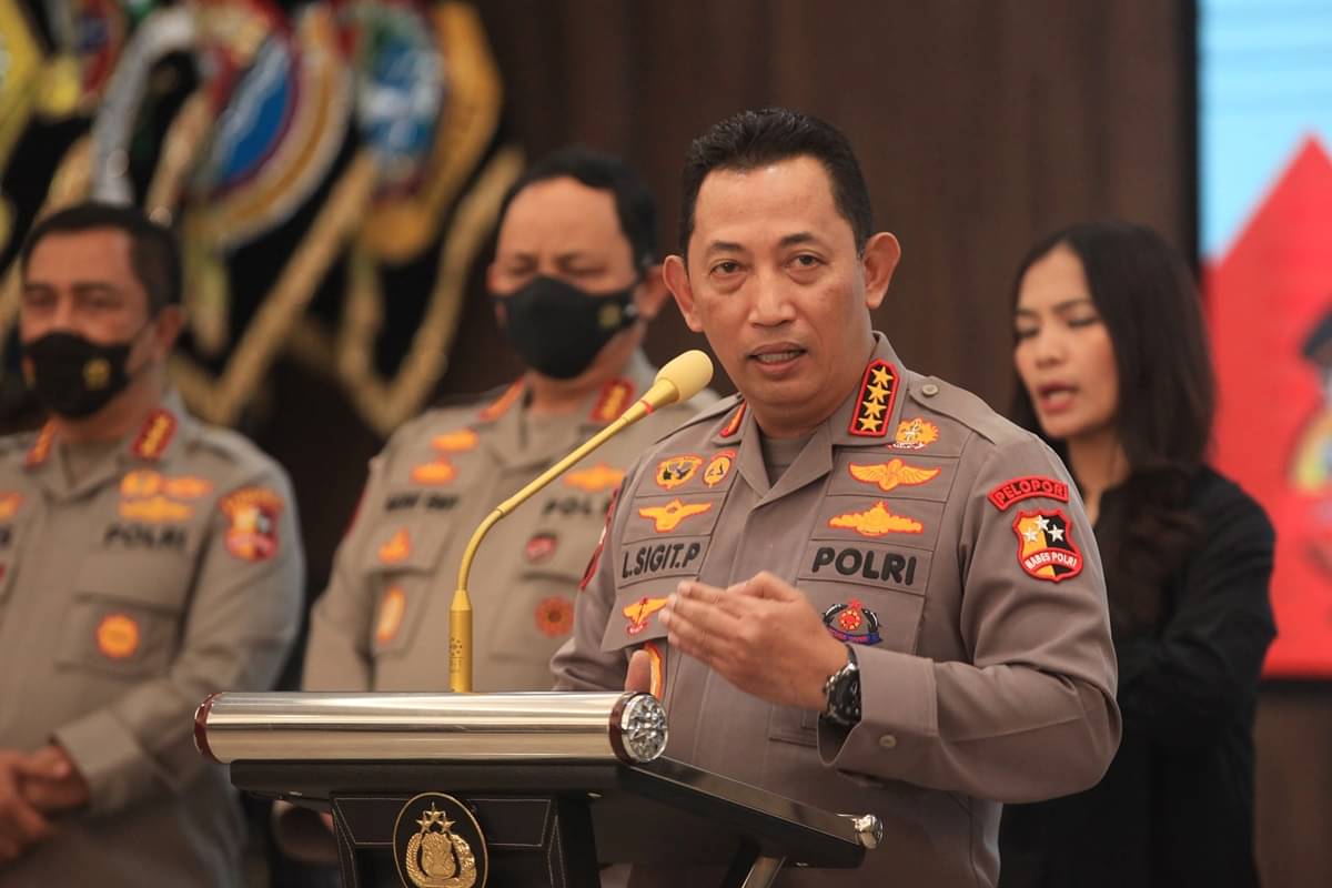 Kapolri  Jenderal Listyo Sigit Prabowo diminta menegur dan memberi peringatan keras kepada Kapolda Metro Jaya Irjen Karyoto 