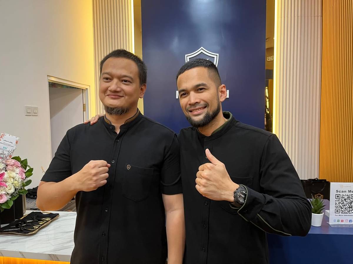 Teuku Wisnu (kanan) bersama Founder Makhtab, Teuku Moh. Rizky Rivolsa. 