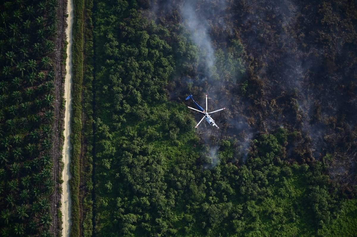 Pangkalan TNI AU Roesmin Nurjadin selaku Satgas Operasi Bagian Udara menerbangkan helikopter untuk mendukung pelaksanaan patroli udara.