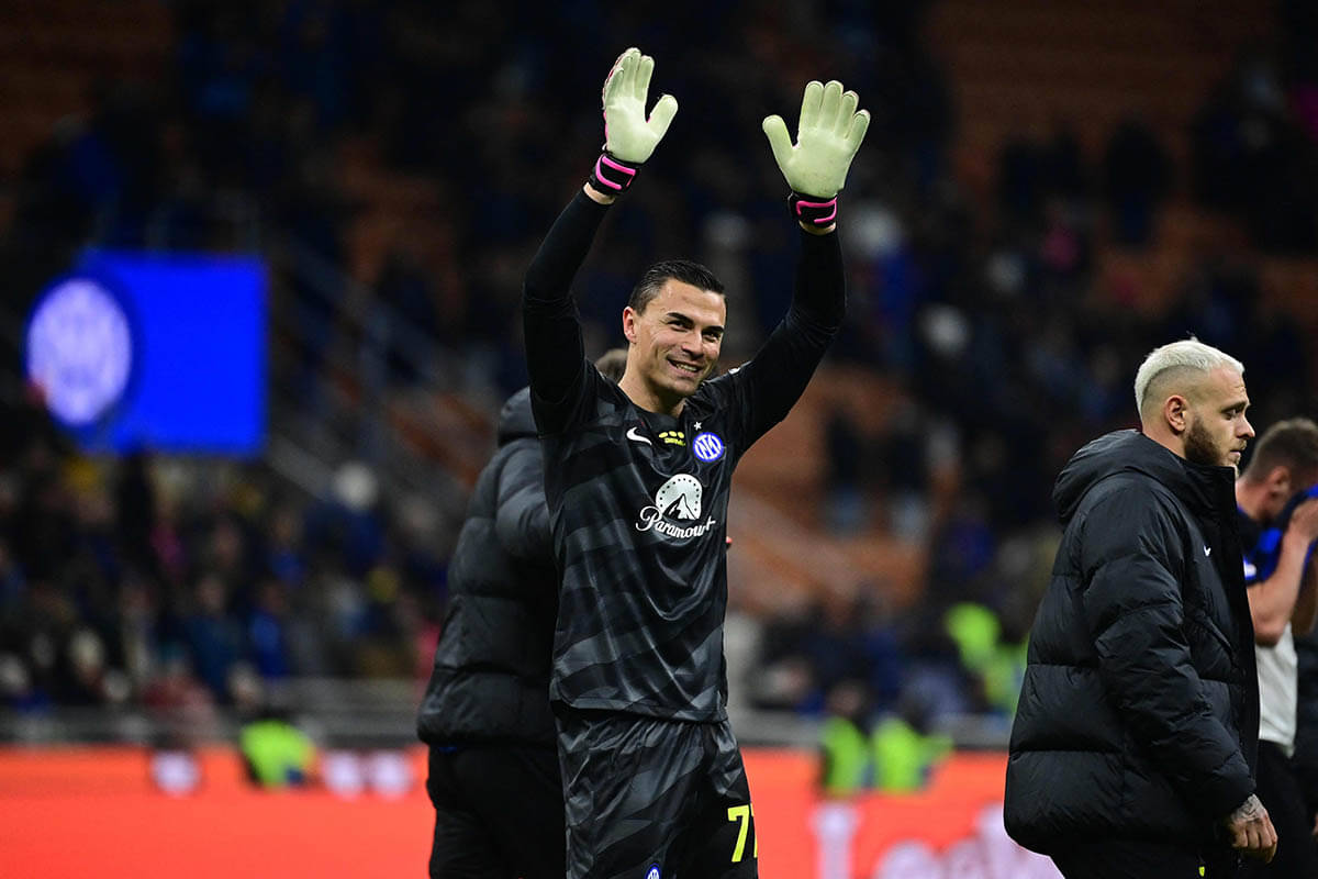 Emil Audero, kiper kelahiran Mataram, dikabarkan bakal memperkuat Como di musim baru.