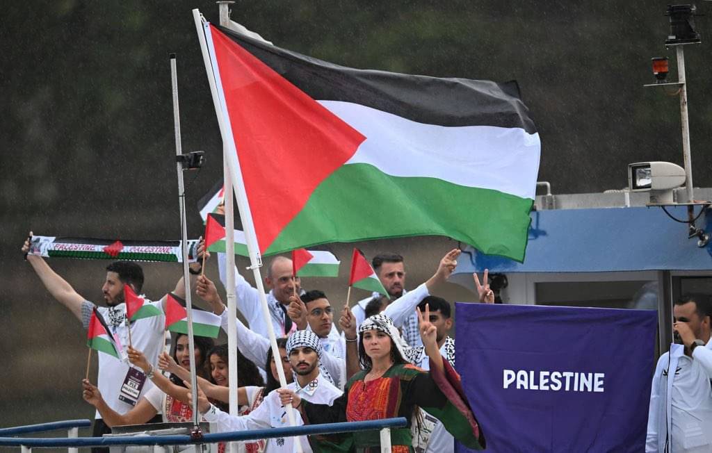 Atlet Palestina saat pembukaan Olimpiade Paris 2024