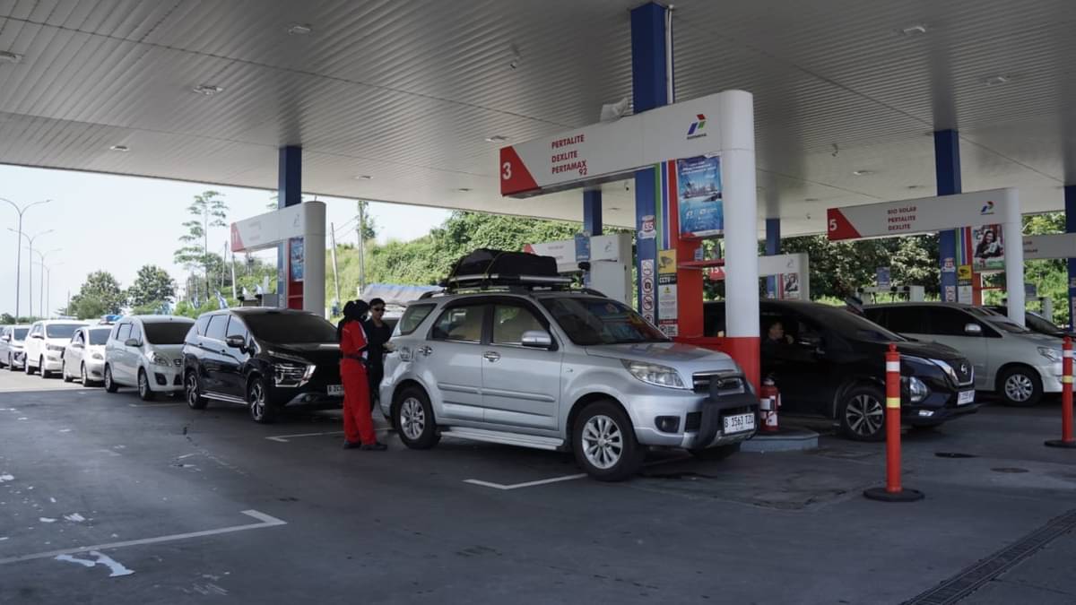 PT Pertamina melalui anak usahanya Pertamina Patra Niaga akan mengikuti arahan pemerintah terkait pembatasan BBM bersubsidi.