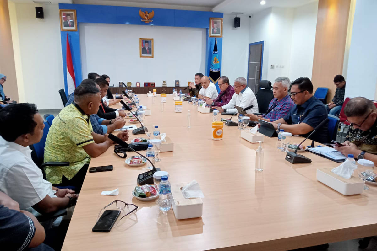 DPRD Provinsi Maluku melakukan silahturahmi bersama dengan Kepala BNN RI Marthinus Hukom, di Kantor BNN RI, Jakarta.