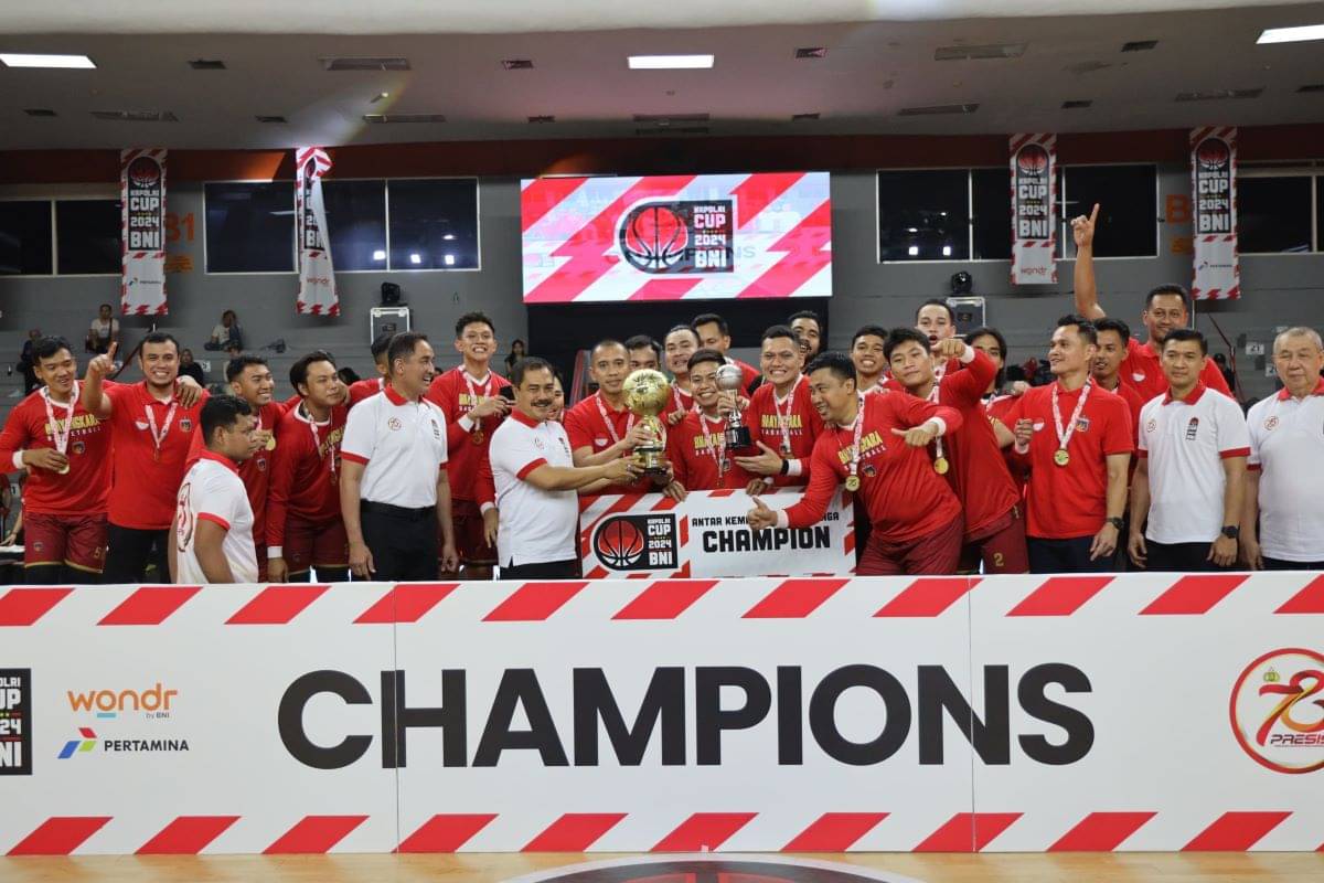 Penyerahan piala Kapolri Cup 2024