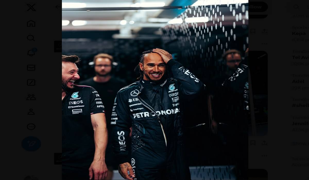 Pembalap Mercedes Lewis Hamilton