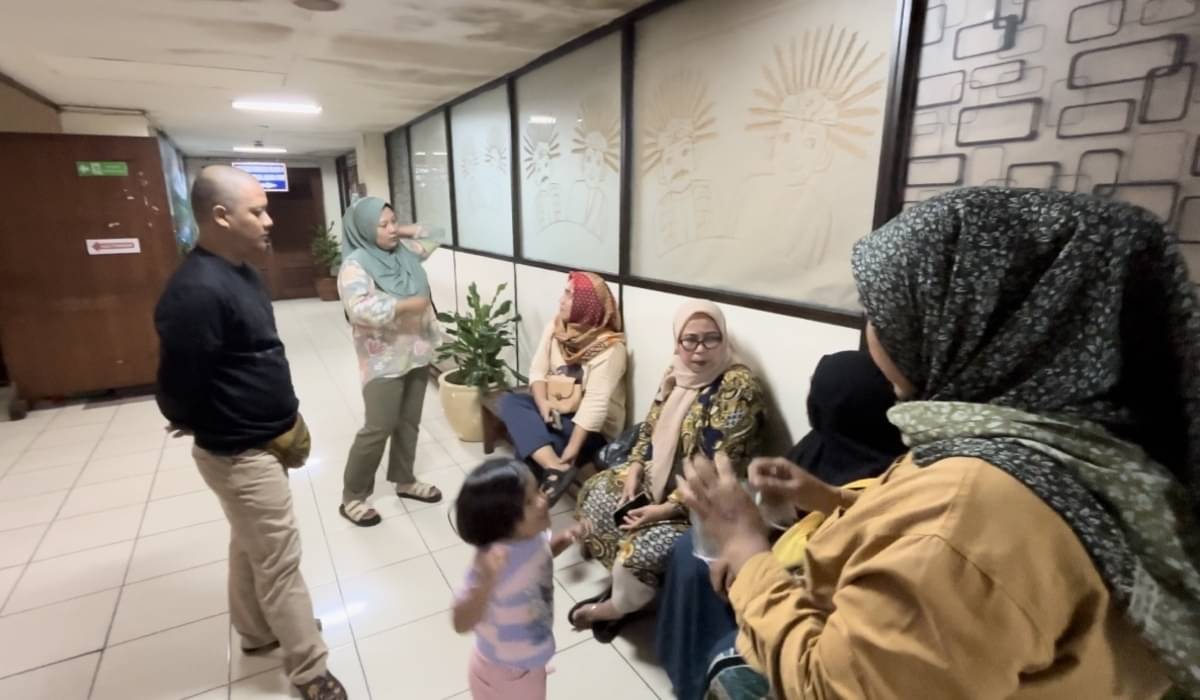 Tidak Dapat KJP, Orang Tua Murid Geruduk Kantor Sudin Pendidikan Jakpus.