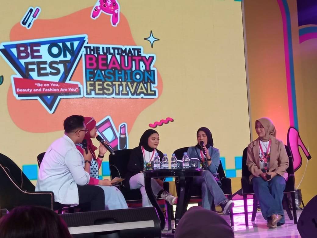 Tiga perempuan muda asal Bandung bercerita suka duka mereka menggelar Be On Fest, pameran kecantikan dan fesyen di Bandung. 