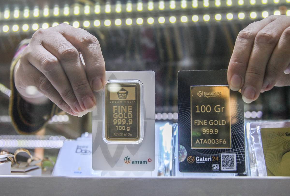 Harga Emas Antam Hari Ini Melonjak Rp12.000 Menjadi Rp1.412.000 per gram.