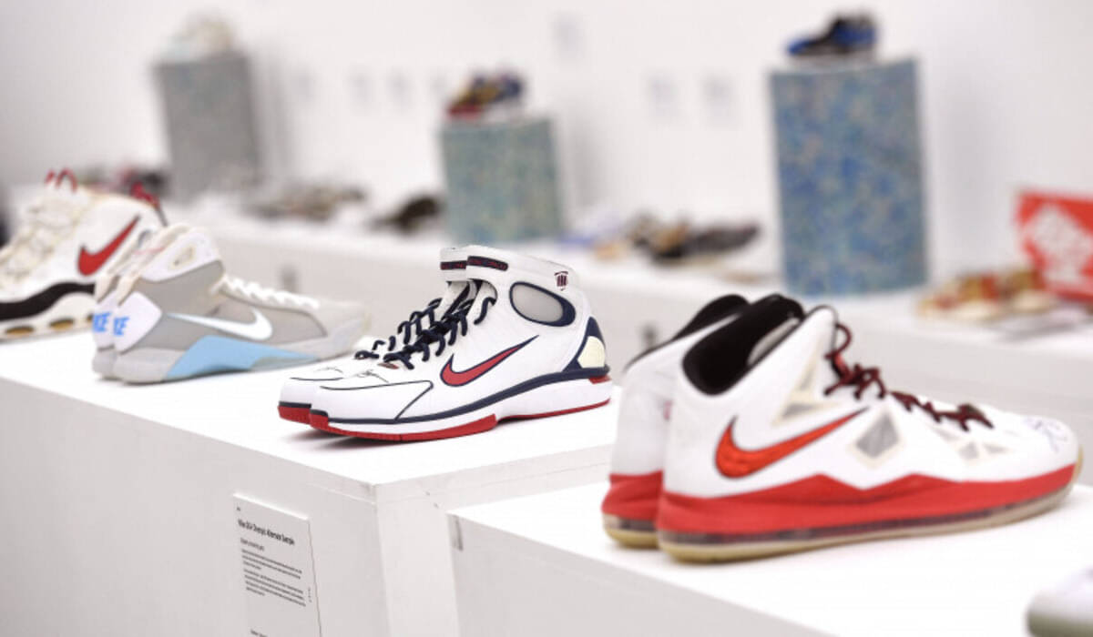 Ilustrasi sneakers.