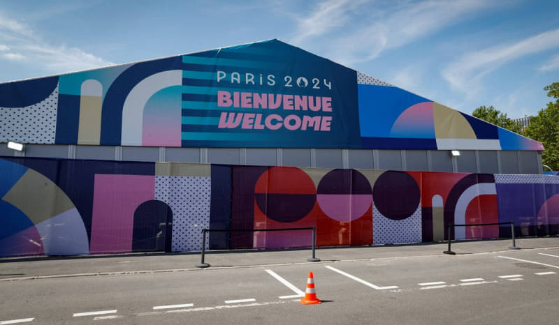 Gerbang depan perkampungan atlet untuk Olimpiade Paris 2024.