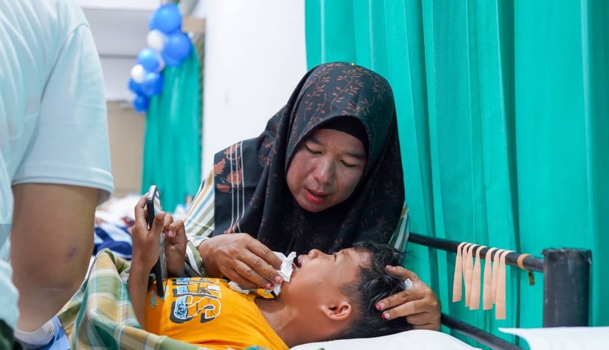 Khitanan massal diikuti oleh  892 anak.