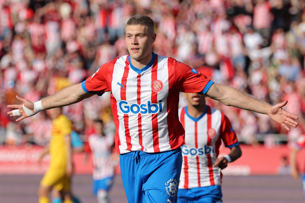 Penyerang Girona asal Ukraina #09 Artem Dovbyk merayakan gol penyama kedudukan dalam pertandingan sepak bola liga Spanyol antara Girona FC d