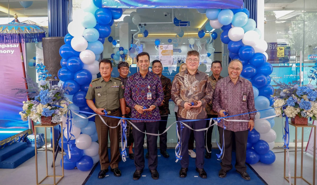 Acara peresmian relokasi Bank Woori Saudara, di Denpasar, Bali.