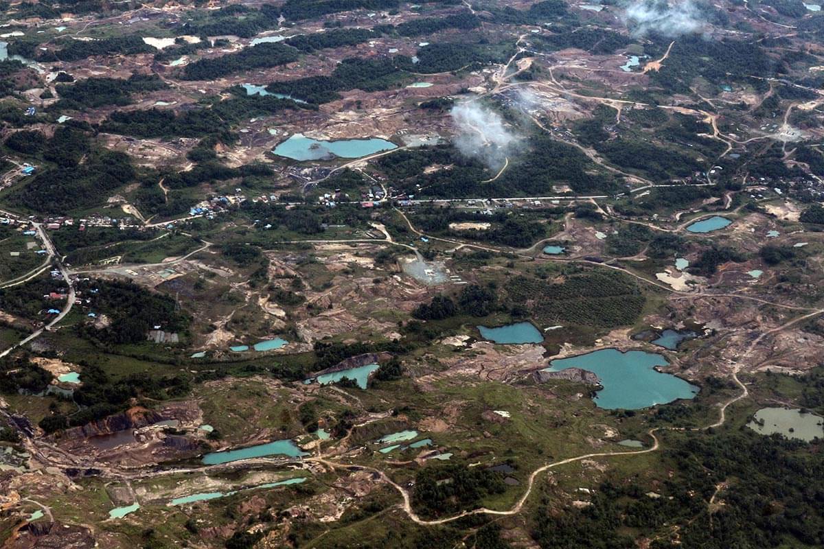 Ilustrasi. Foto udara tambang batu bara di Kalimantan Timur, Selasa (13/12/2022). 