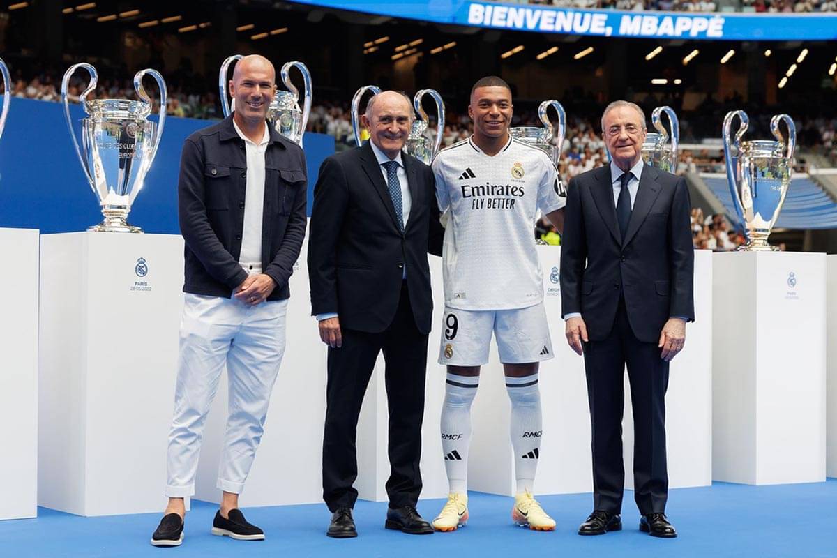 Kylian Mbappe (kedua dari kanan).