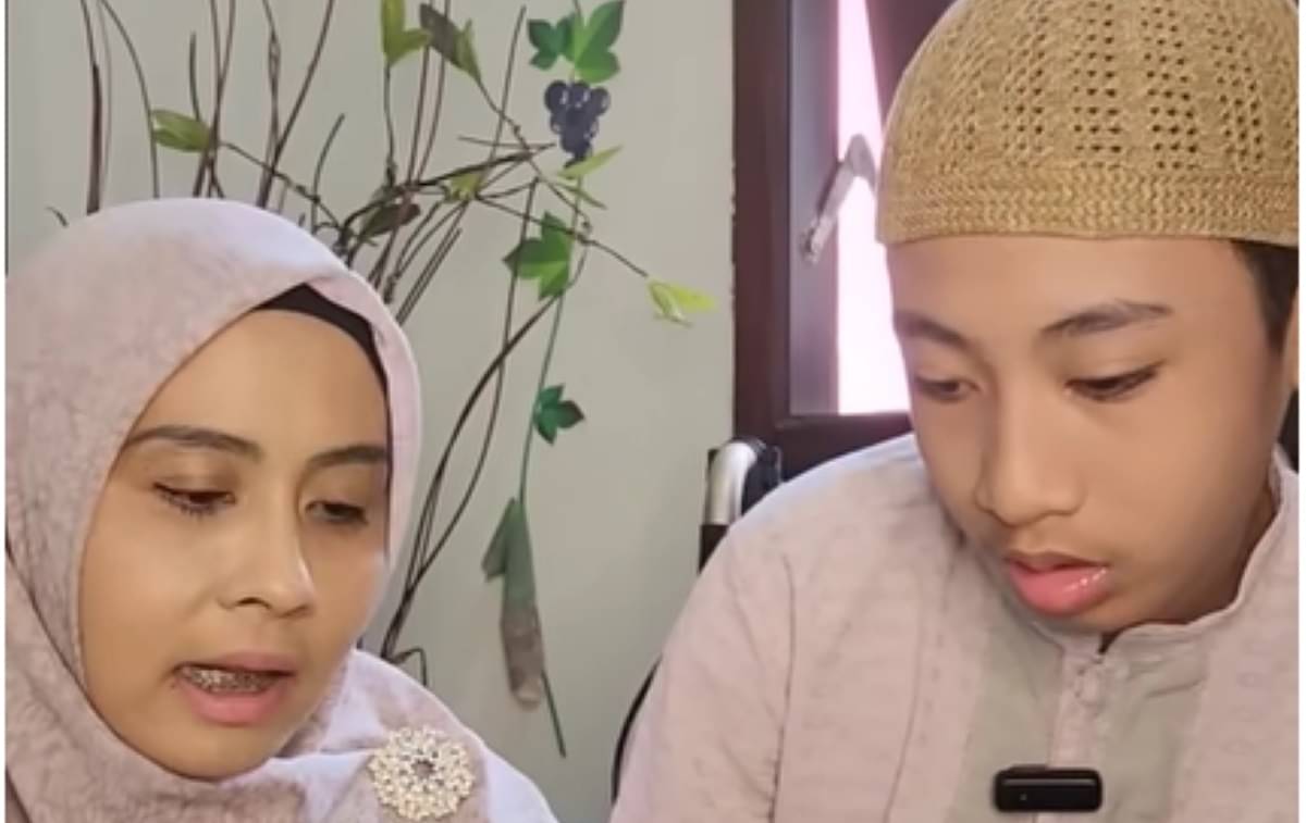 Naja bersama ibunda.