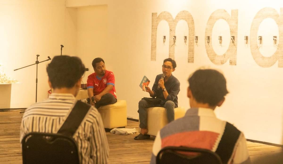 Bedah buku novel berjudul Bek karya Mahfud Ikhwan.