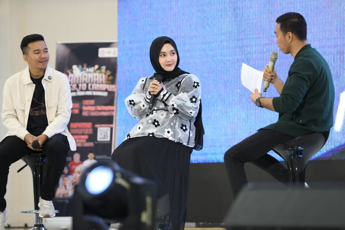 Fatin Shidqia menjadi pembicara dikegiatan anak muda di Aceh