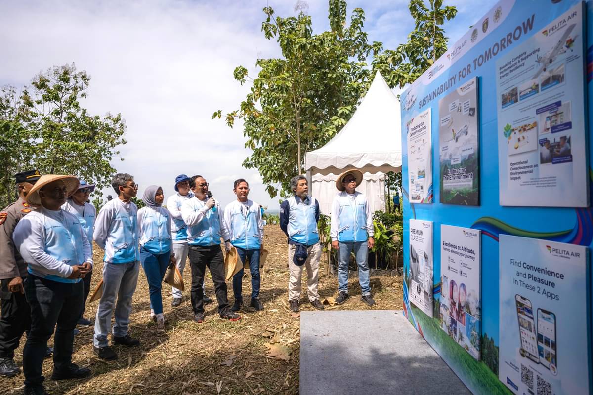 Sebanyak 10 ribu pohon ditanam di Hutan Pertamina UGM Ngawi, Jawa Timur, Rabu (3/7).