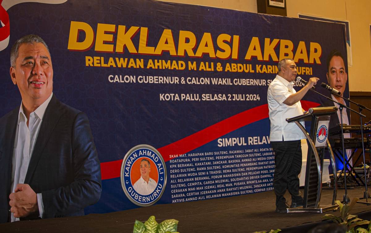 Bakal calon gubernur Ahmad M Ali berpidato di hadapan ratusan relawan saat deklarasi akbar relawan Ahmah M Ali - Abdul Karim Aljufri di Palu