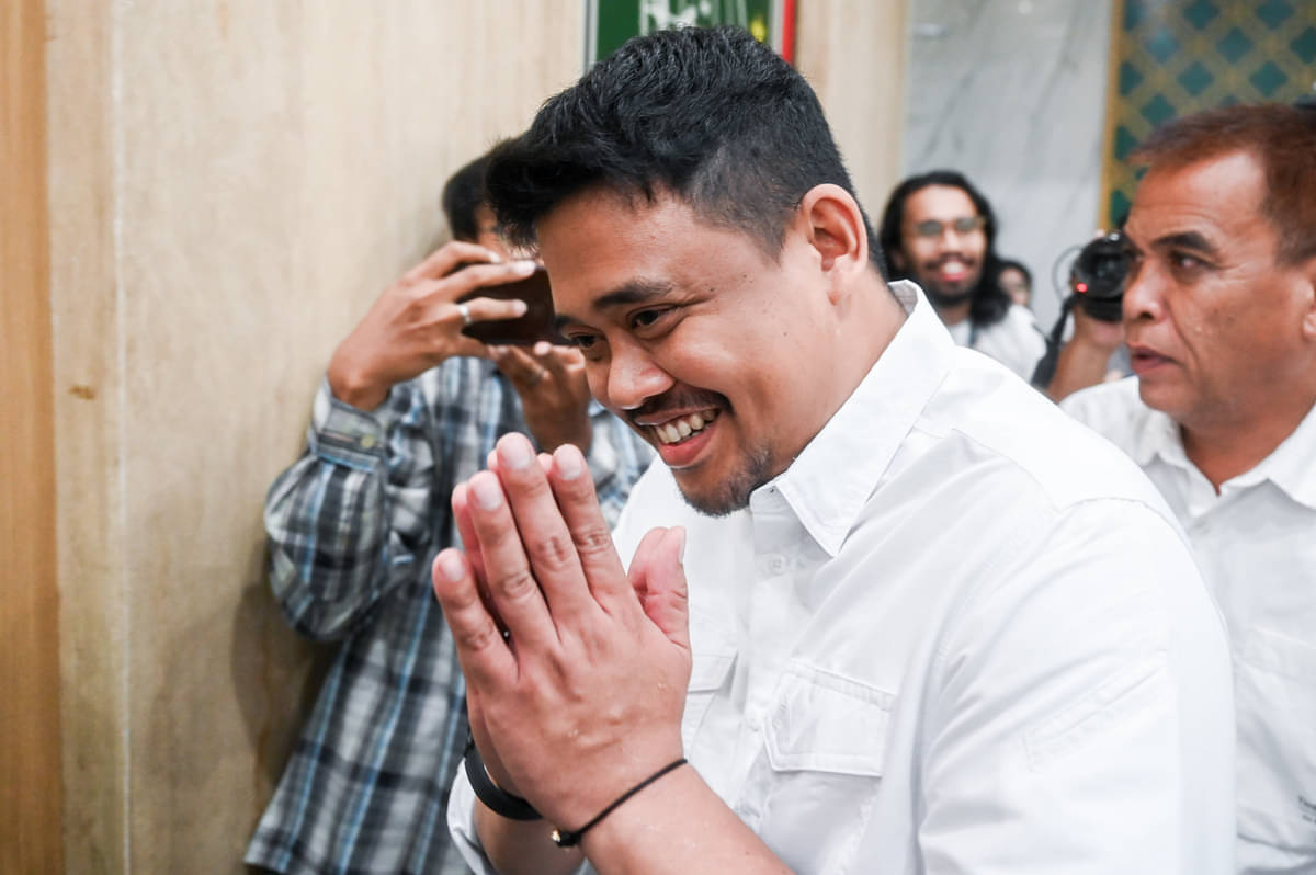 Wali Kota Medan Bobby Nasution berjalan memasuki kantor DPP PKB