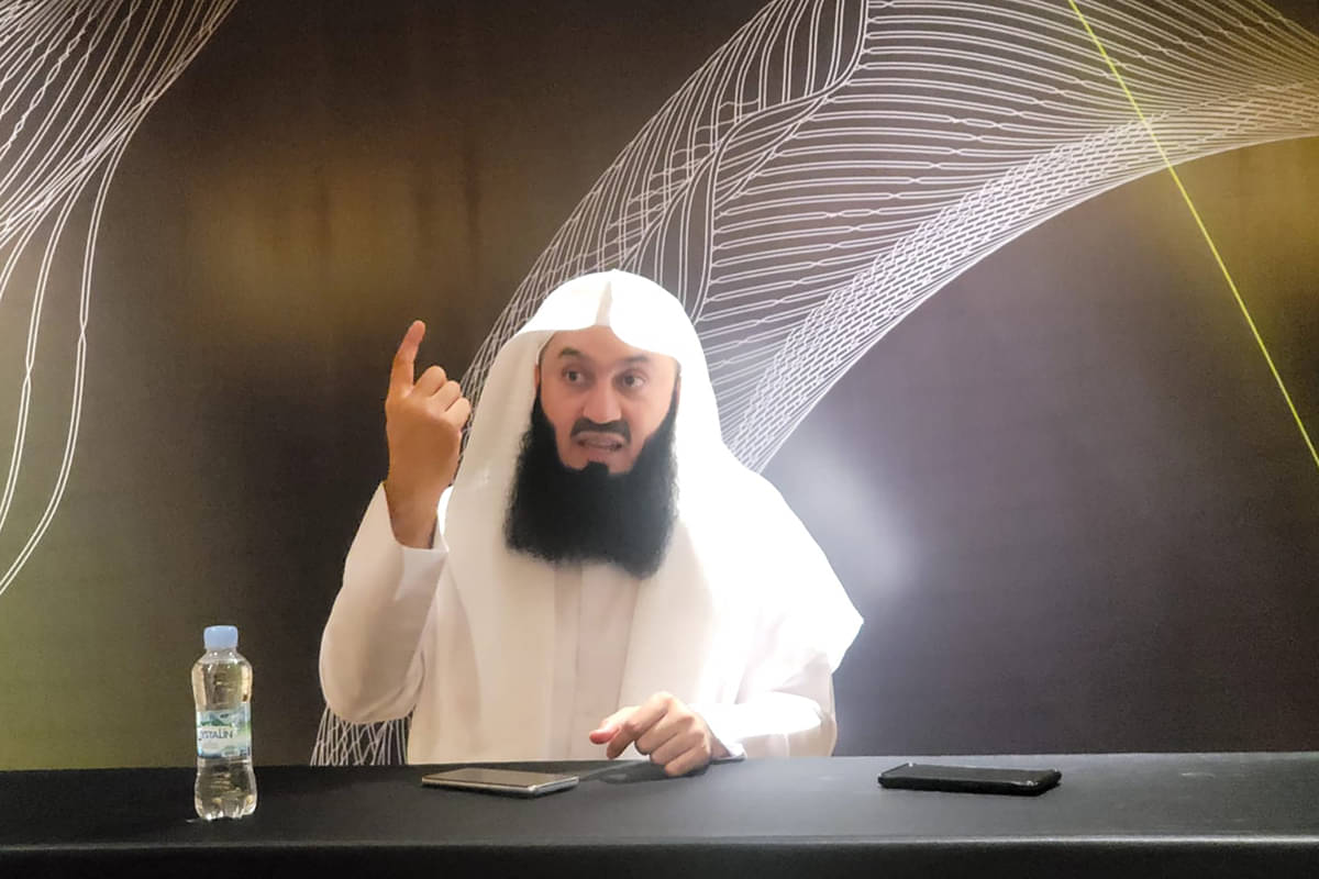Mufti Menk, pembicara muslim Global dari Zimbabwe.