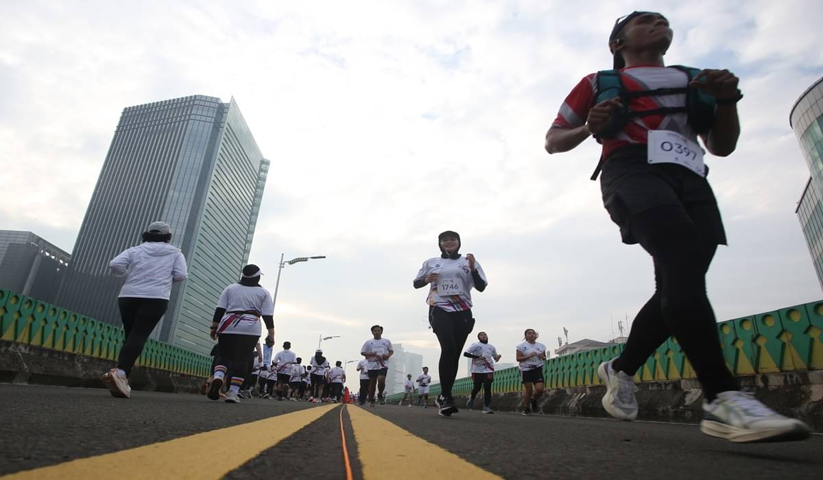 Ilustrasi--Peserta berlari saat mengikuti event lari Jakarta Sky Fun Run 2024 di jalan layang Trans Jakarta koridor 13 Tegal Mampang.