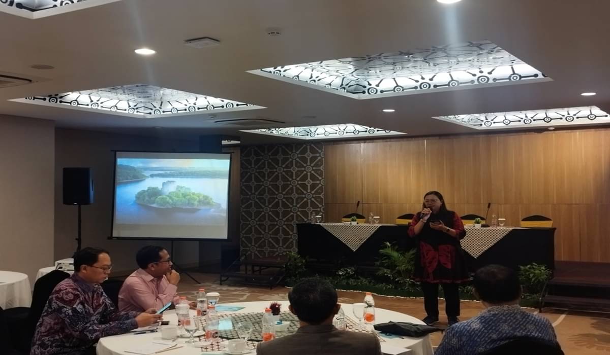 Pakar dari Direktorat Mitras DUDI Kemendikbud Ristek Dewi Yanti Liliana berbicara di kajian Workforce Planning dan Innovation Planning DIY.