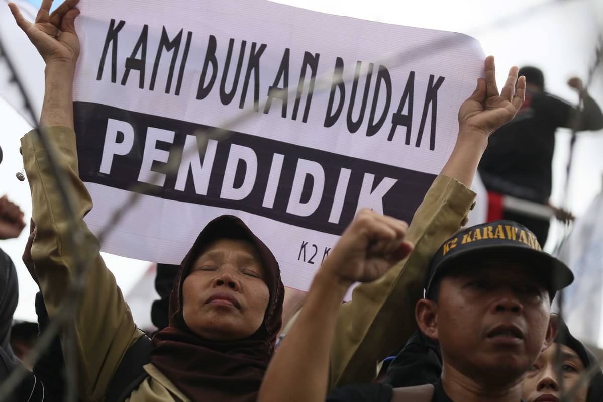 Ilustrasi: Guru honorer melakukan aksi di depan Istana Merdeka, Jakarta