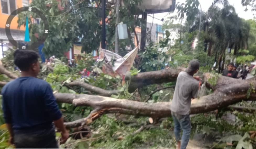 Hujan Lebat Angin Kencang