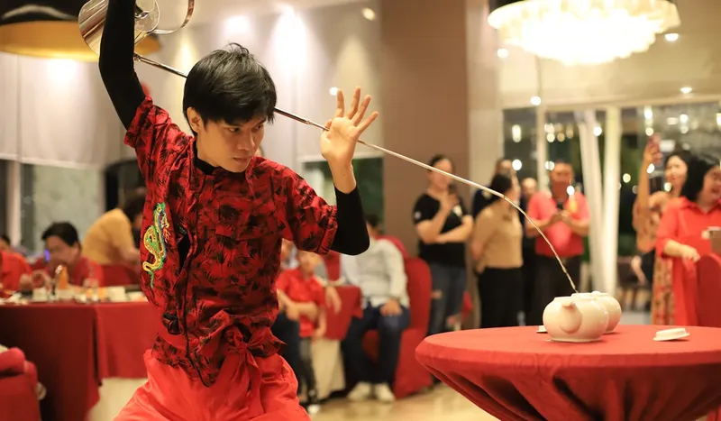 Atraksi Kungfu dan Barongsai Warnai Malam Imlek di Novotel Tangerang
